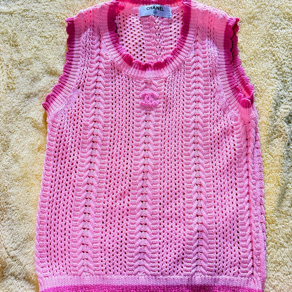 CHANEL Pink Sleeveless Knit Top